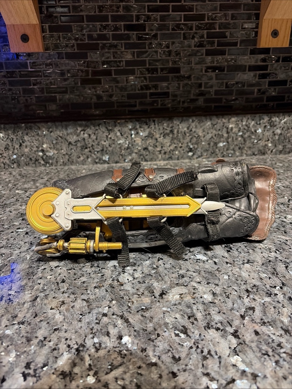 Assassin's Creed Syndicate Lama Phantom Hidden Blade Gauntlet Bracer Toy Cosplay